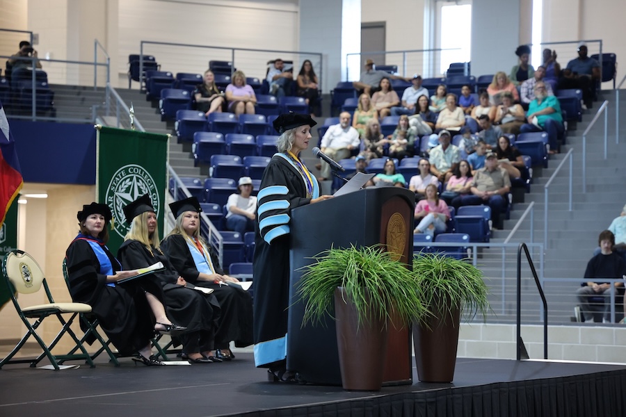 Dr. Elmore Speaks at Commencement