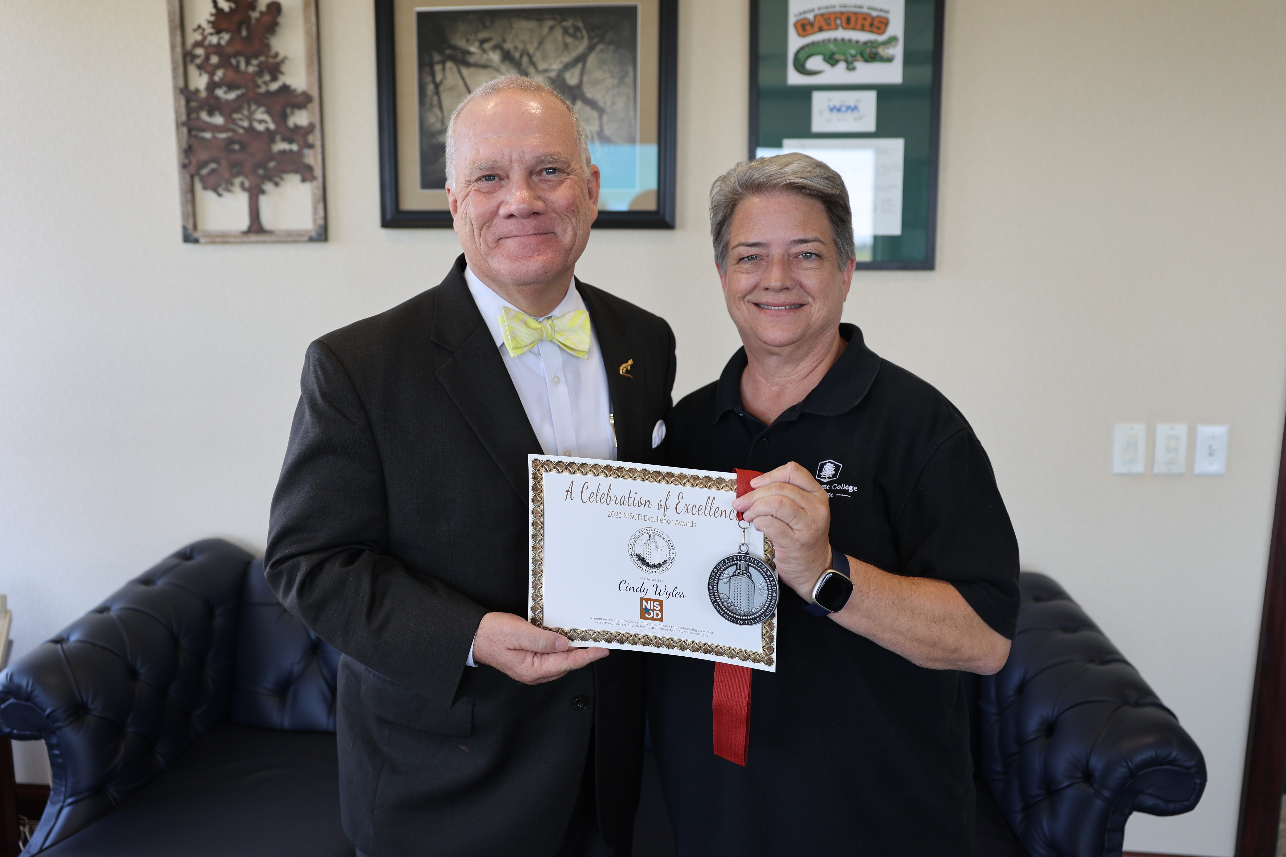 Dr. Johnson presents NISOD award to Cindy Wyles