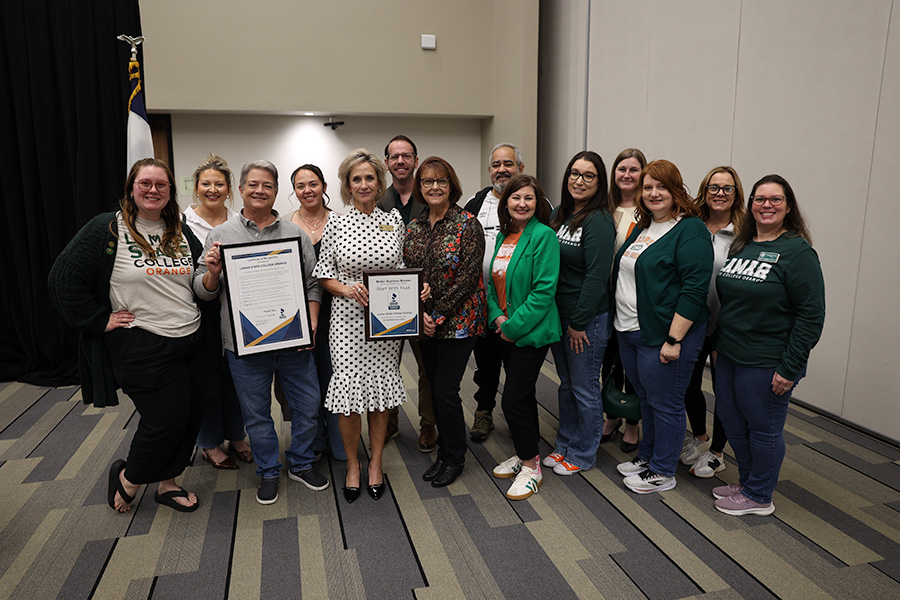 Dr. Wendy Elmore accepts BBB Accreditation along with LSCO faculty and staff